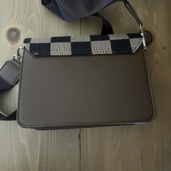 Ivy and Taylor crossbody bag in coffee - Picture 5 of 5